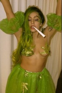 rihanna-lady-gaga-weed-halloween-costumes-hl_0